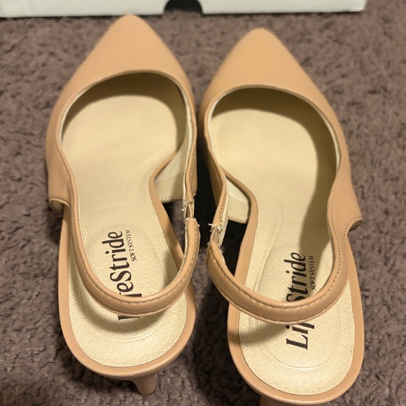 Life Stride Annalise Tan Smooth Heels size 8.5 M
GUC *Plenty of life left! - Picture 6 of 16